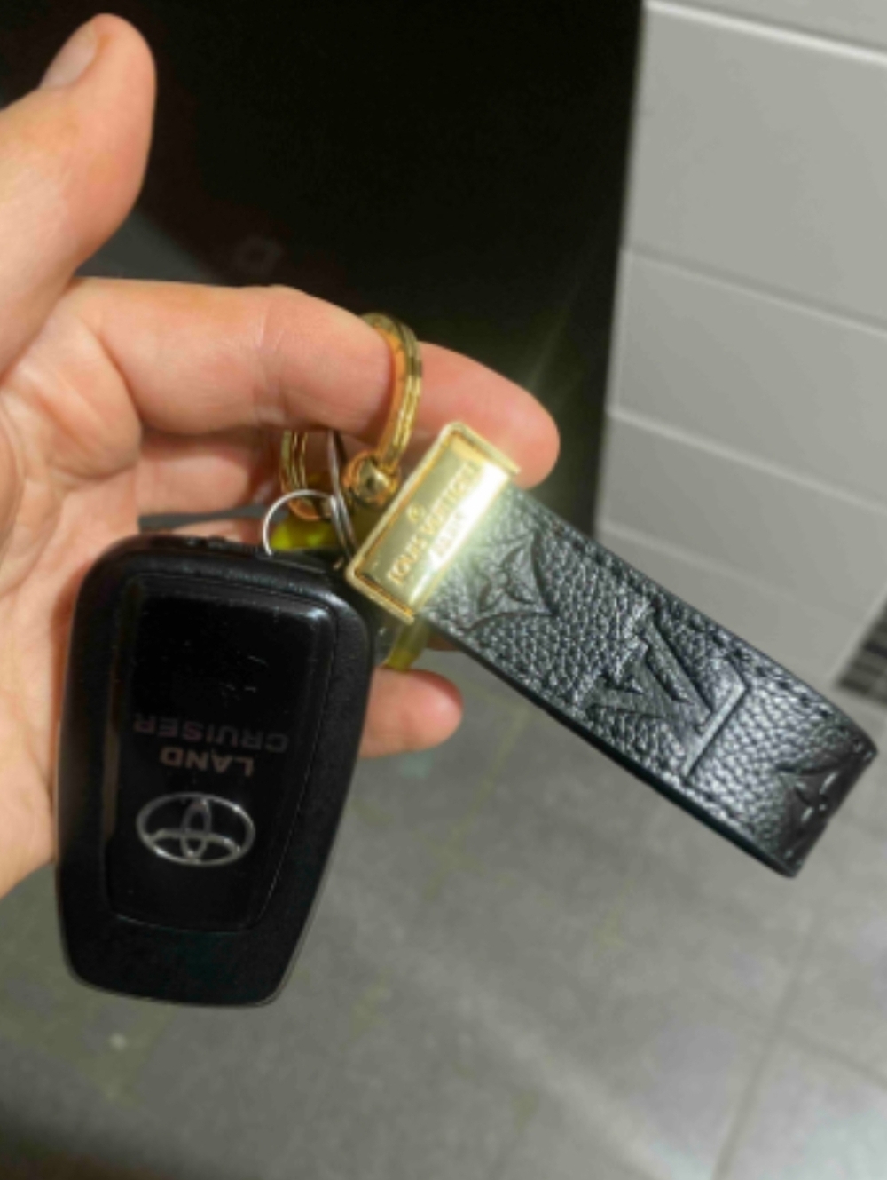 Monogram Key Chain No Box - BLACK - Picture 3 of 5